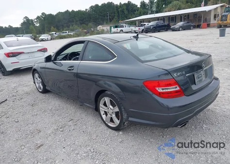 2013 Mercedes-Benz C 250 250 z USA, uszkodzony, nr VIN WDDGJ4HB2DF998198